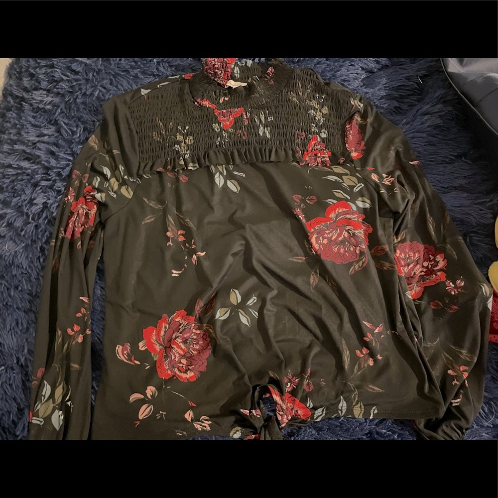*NEW * elegante black see throw blousewith red roses long sleeve long neck